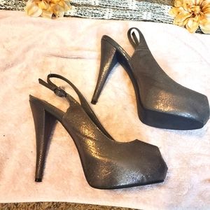 Jennifer Lopez heels color gray litter